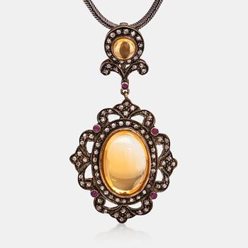 A 14K gold and silver necklace with citrines, rubies and rose-cut diamonds ca. 0.25 ct in total.