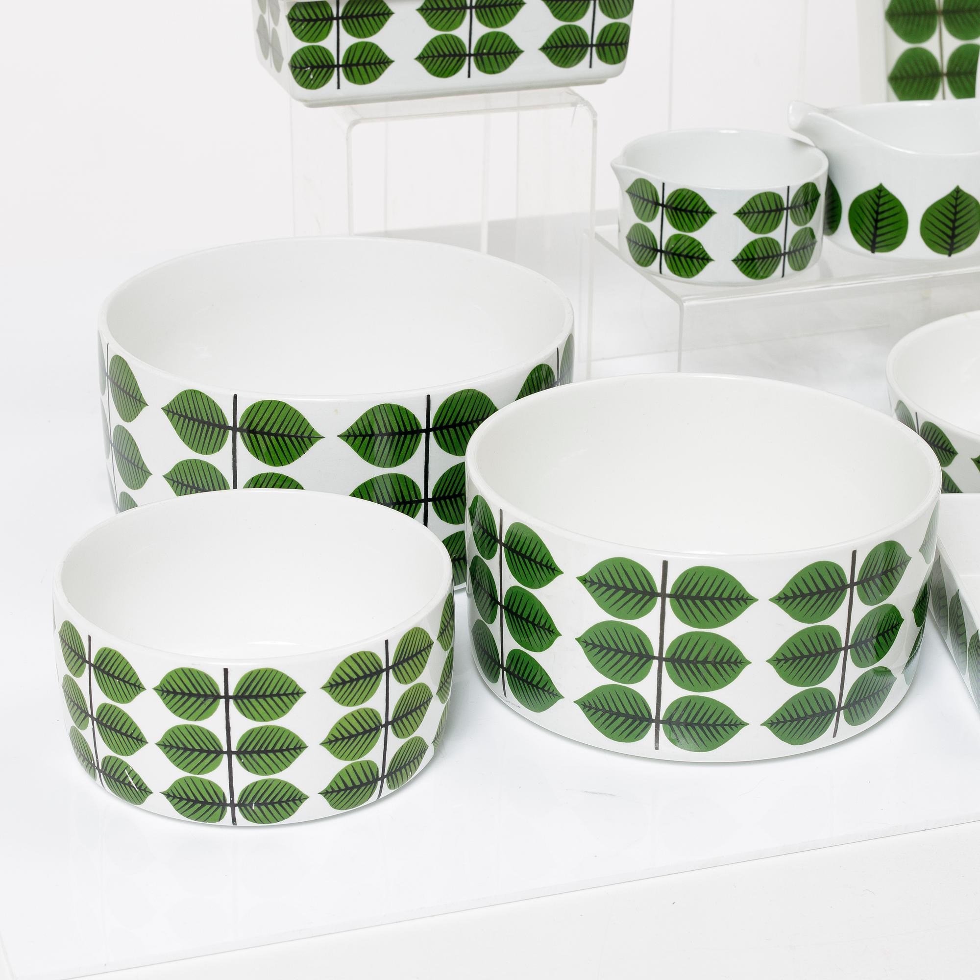 Stig Lindberg, a 77 pieces bone china and stoneware service, "Berså", Gustavsberg.