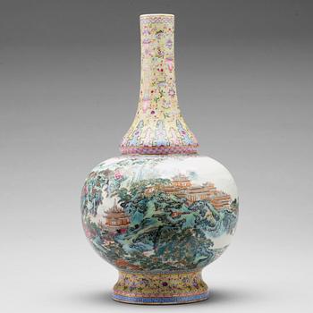 A Chinese famille rose vase, Republic, first half of 20th Century.