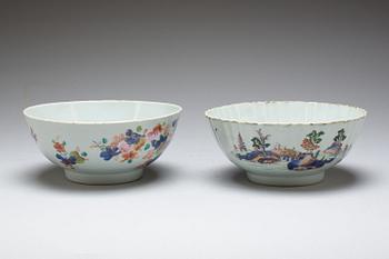 SKÅLAR, 2 st. Porslin, Kina. Qianlong 1736-95.