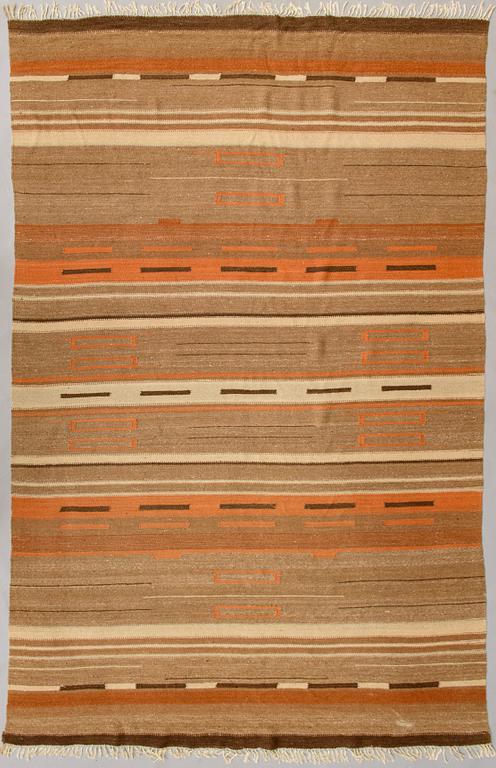 A 1930s Finnish flat weave carpet. Circa 335x220 cm.
