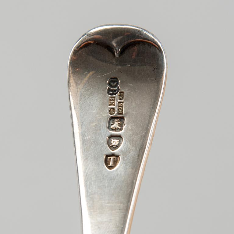 SKÅL och SKED, sterlingsilver, Charles Boyton, London 1894, finska kontrollstämplar. Totalvikt ca 350 g.