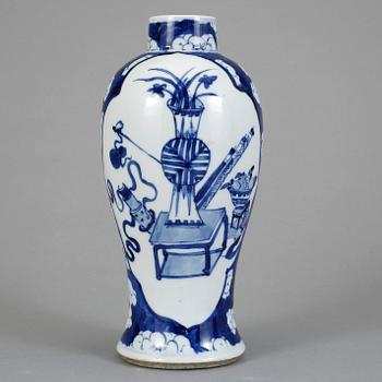 VAS, porslin, Kangxi-stil, Kina, 1900-tal.