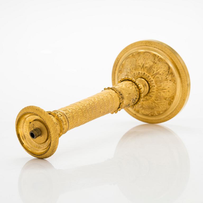 Kynttilänjalka muutettu pöytävalaisimeksi, 1800-luvun puoliväli.