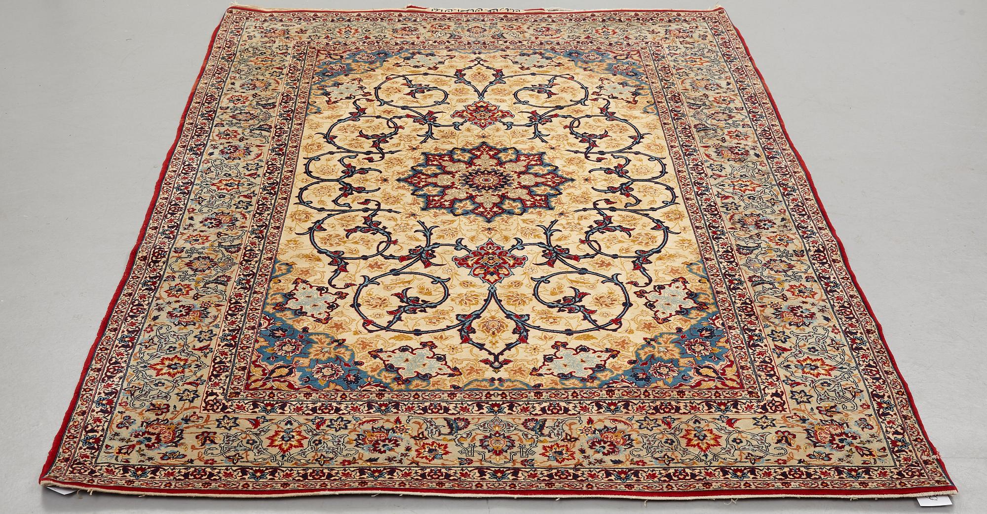 Matta, old Isfahan, signerad, ca 217,5 x 176,5 cm.