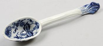 TERRIN MED SKED, porslin, Meissen.