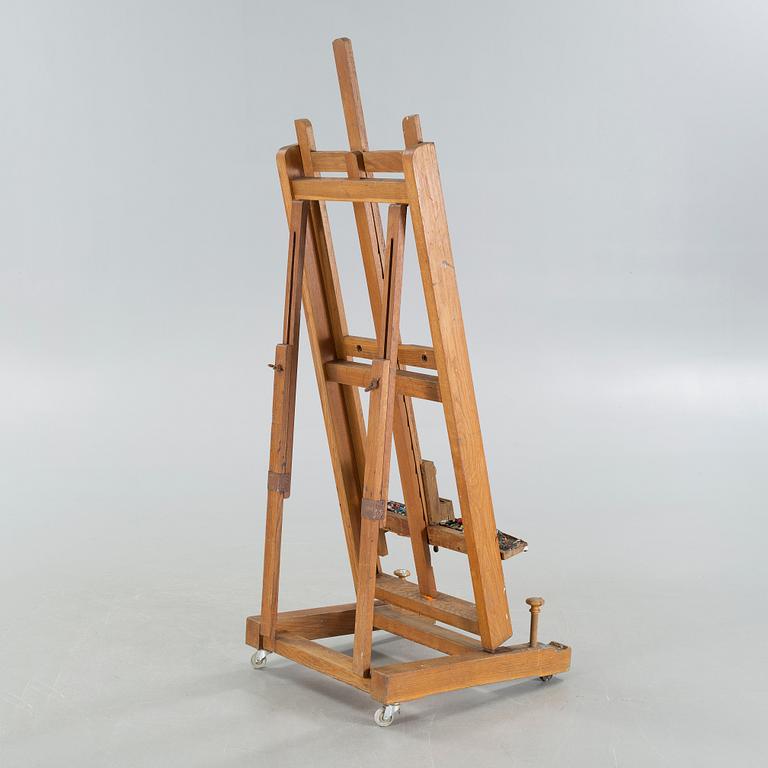 An easel from the 20th century.