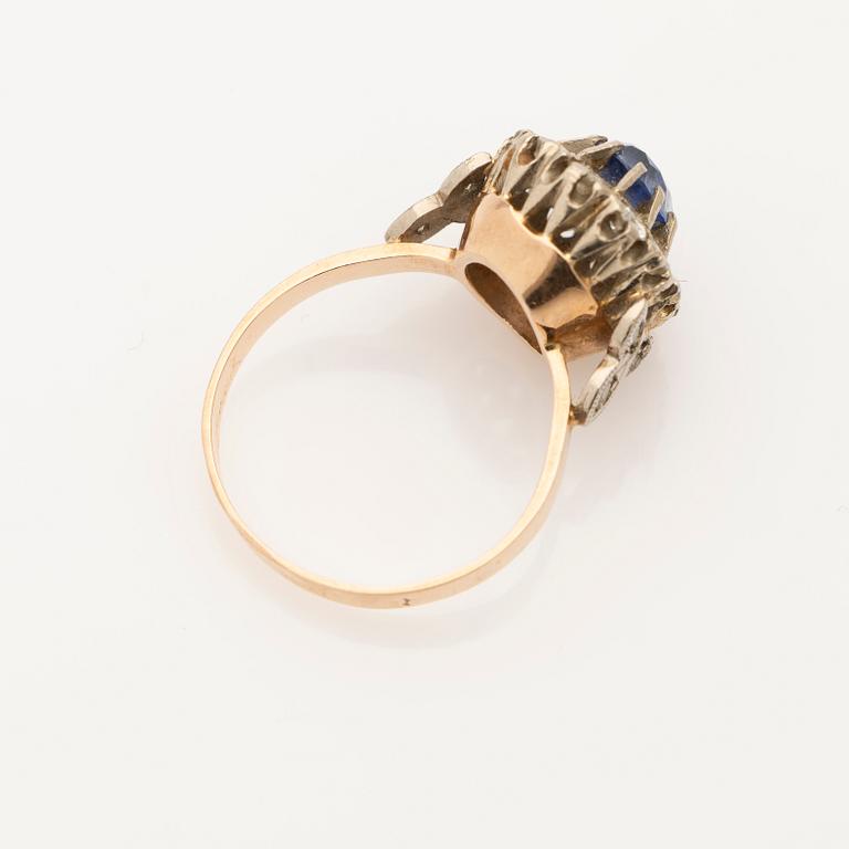 Ring, 18k gold with diamonds and sapphire.
