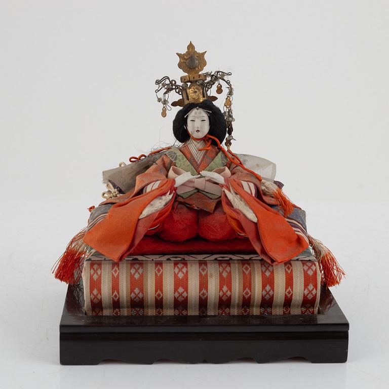 A pair of Japanese 'Hina' dolls, Showa, 20th century.