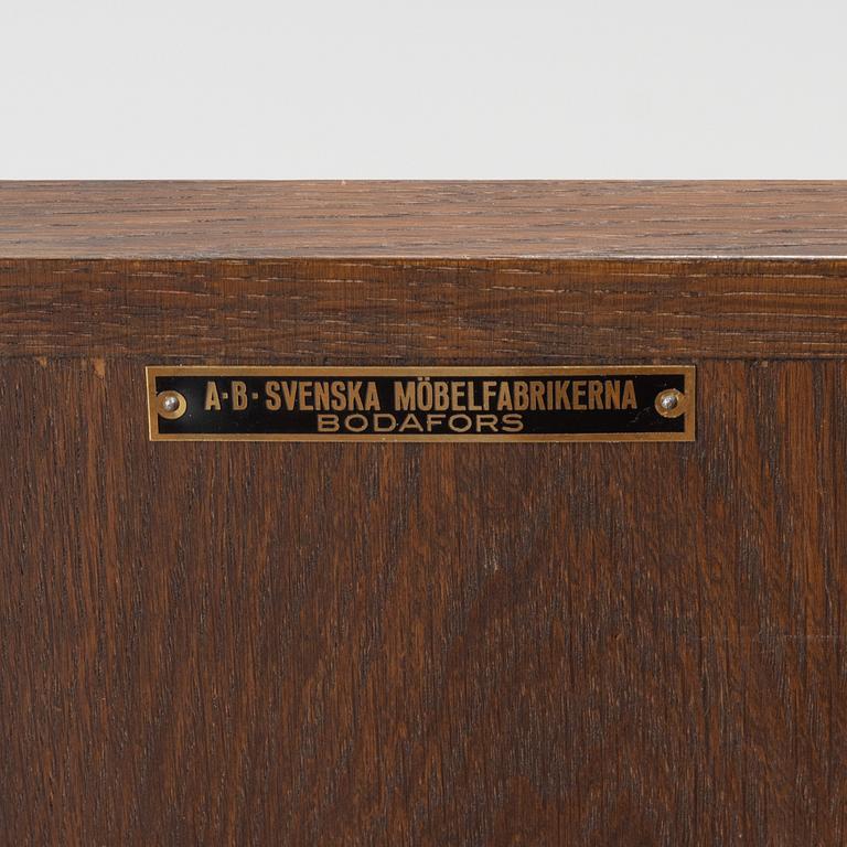 A Swedish Grace sideboard, Svenska Möbelfabrikerna Bodafors, 1920's/30's.