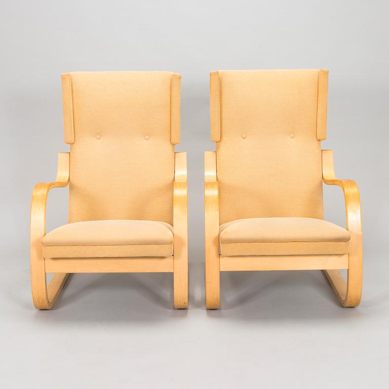 Alvar Aalto, a pair of 1960s '401' armchairs for Artek.