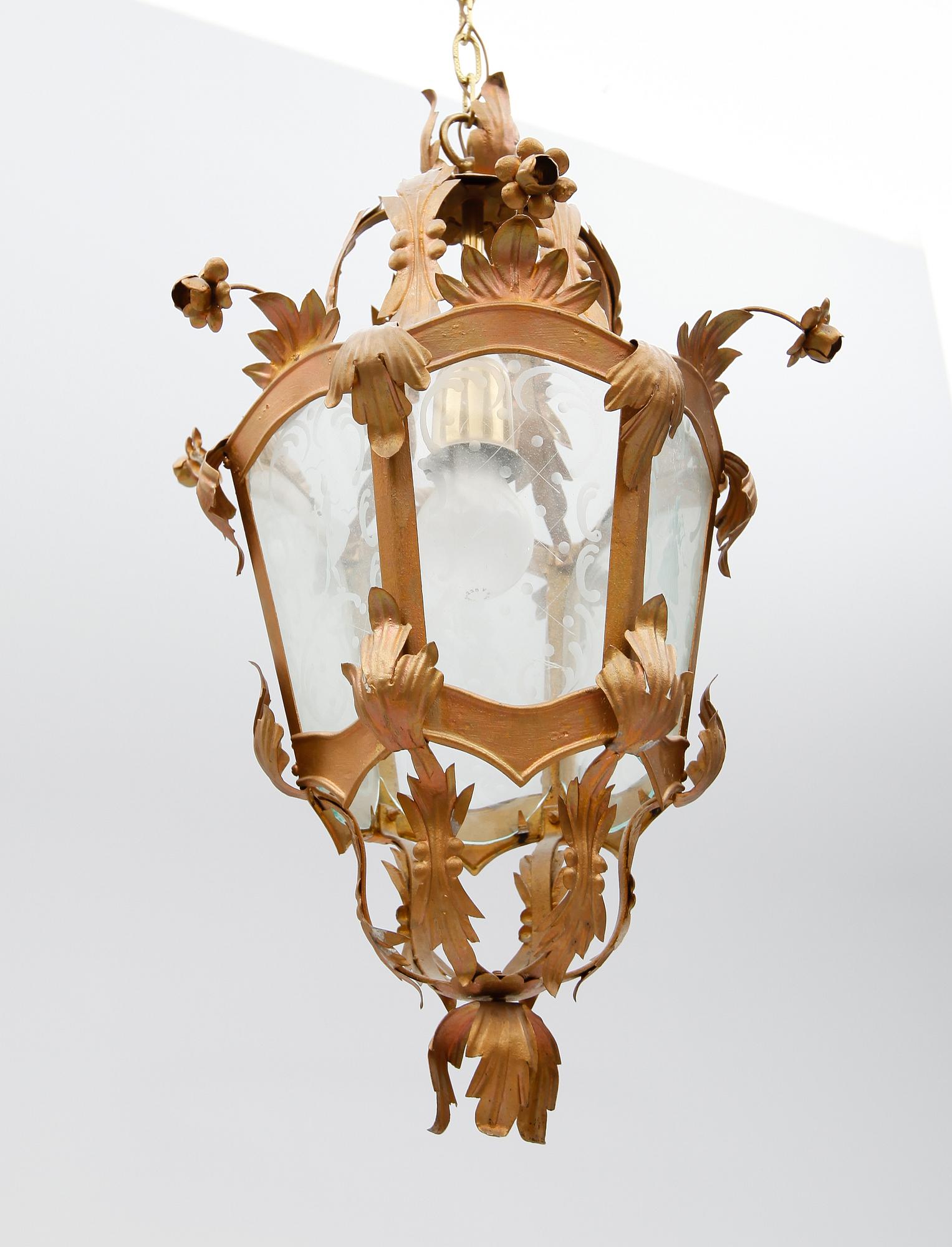 HALLYKTA, rokokostil, 1900-talets mitt. Höjd ca 55 cm.