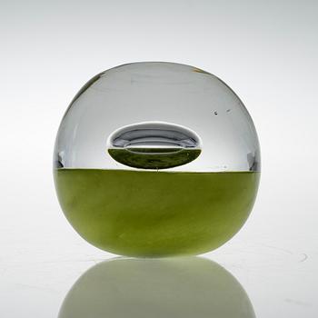 OIVA TOIKKA, A GLASS SCULPTURE. Signed Oiva Toikka Nuutajärvi Notsjö.