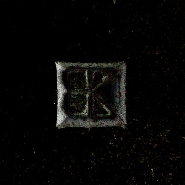 OKÄND KONSTNÄR, skulptur, bowenit, mässing, monogramsignering, 1980-tal.