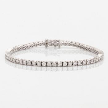 Tennisarmband med briljantslipade diamanter med certifikat HRD.