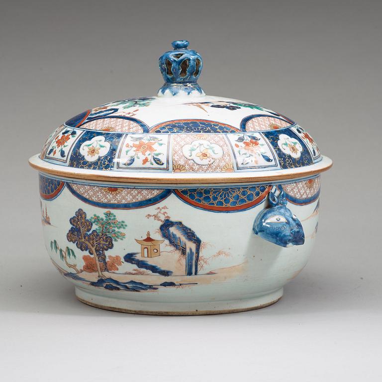 TERRIN med LOCK, porslin. Qingdynastin, Qianlong (1736-95).