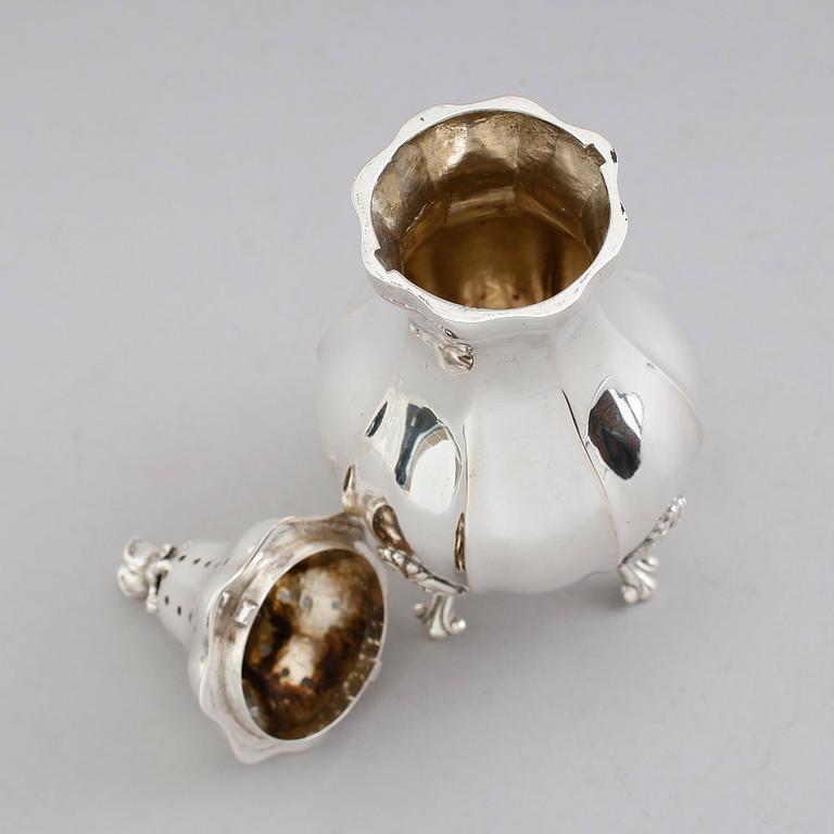 SOCKERSTRÖARE, silver, svenska importstämplar, 1900-talets första hälft. Vikt ca 253 gram.