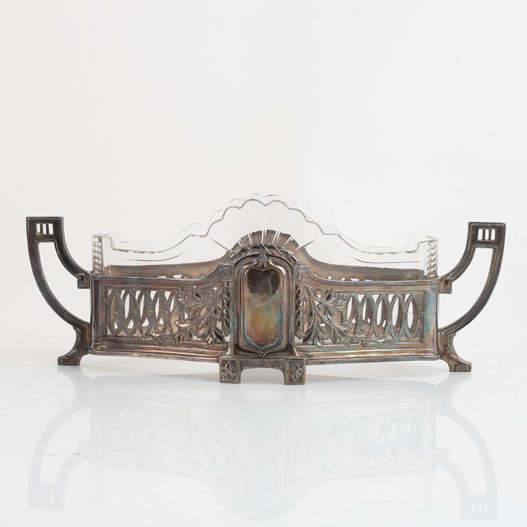 An Art Nouveau silver-plate jardinière, ealry 20th century.