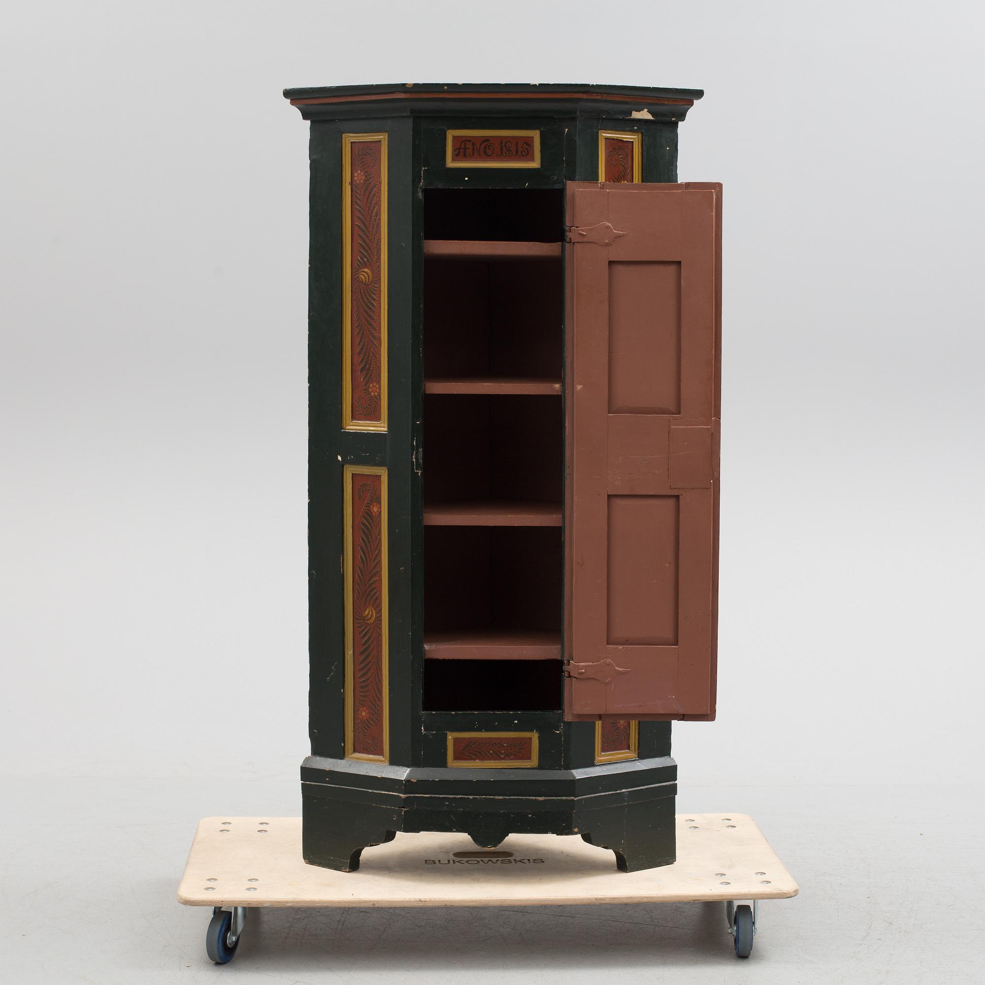 A corner cabinet from the first half of the 19th century.