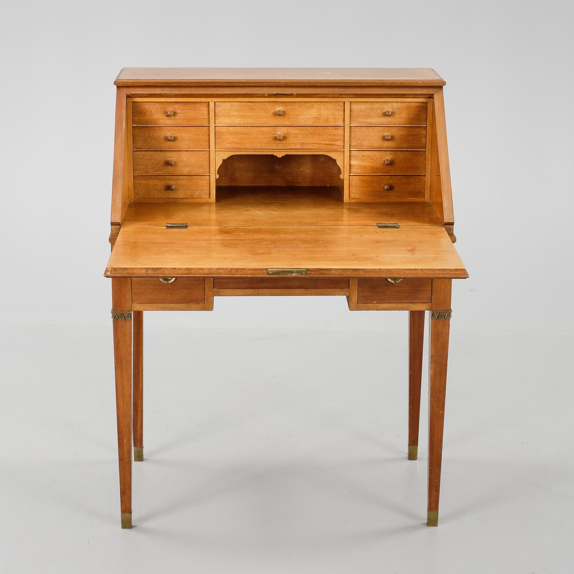 SNEDKLAFFSEKRETÄR, gustaviansk stil, 1900-talets mitt.