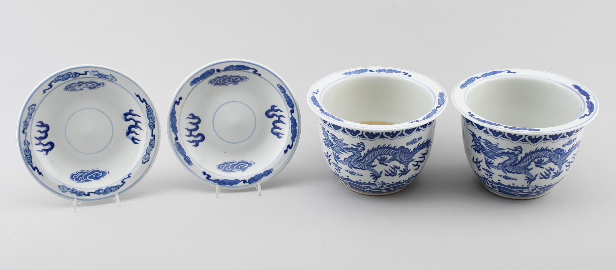 YTTERFODER MED FAT, 1 par, porslin, Kina, 1900-tal.