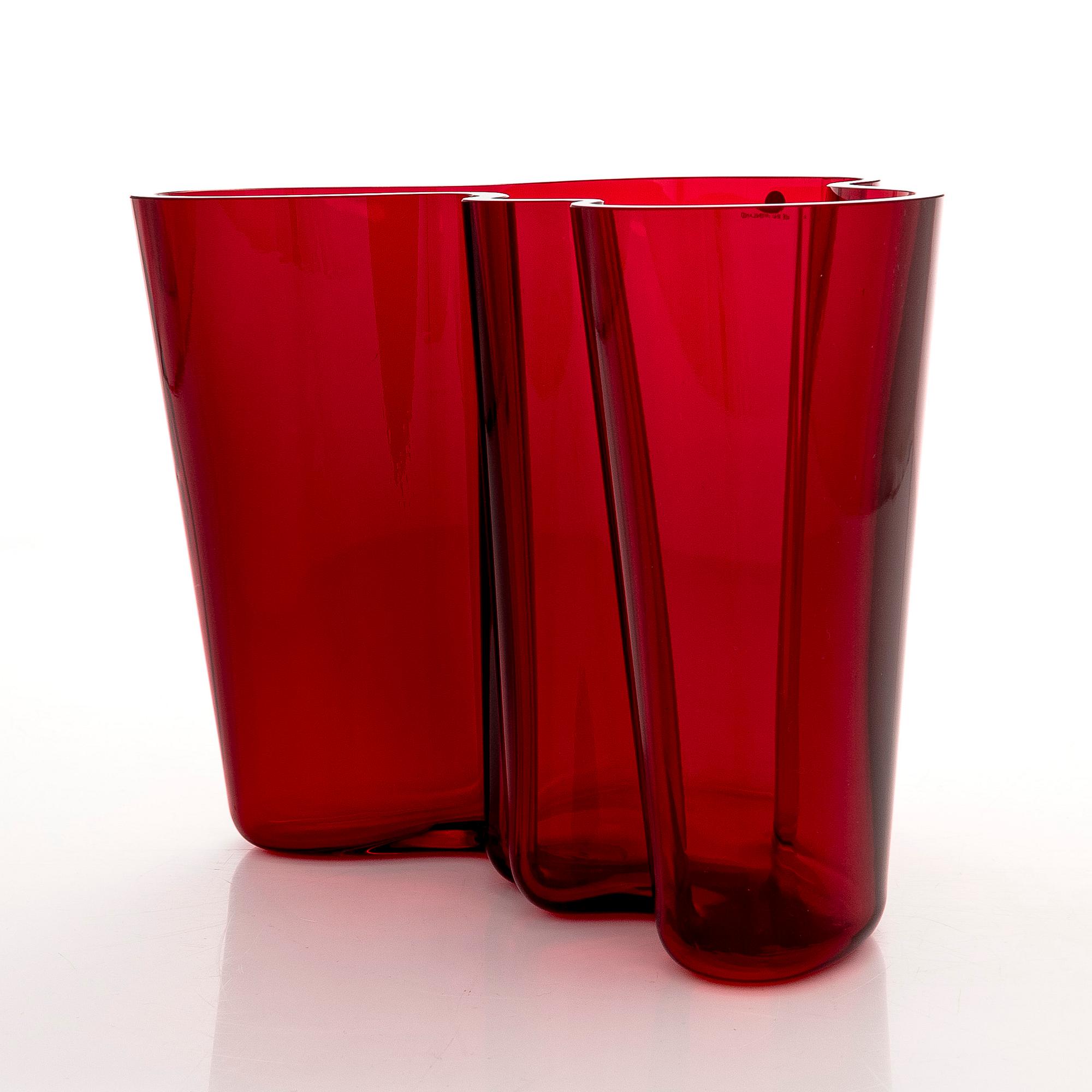 Alvar Aalto, a '3030' vase, signed Alvar Aalto Iittala 112/400 1991.