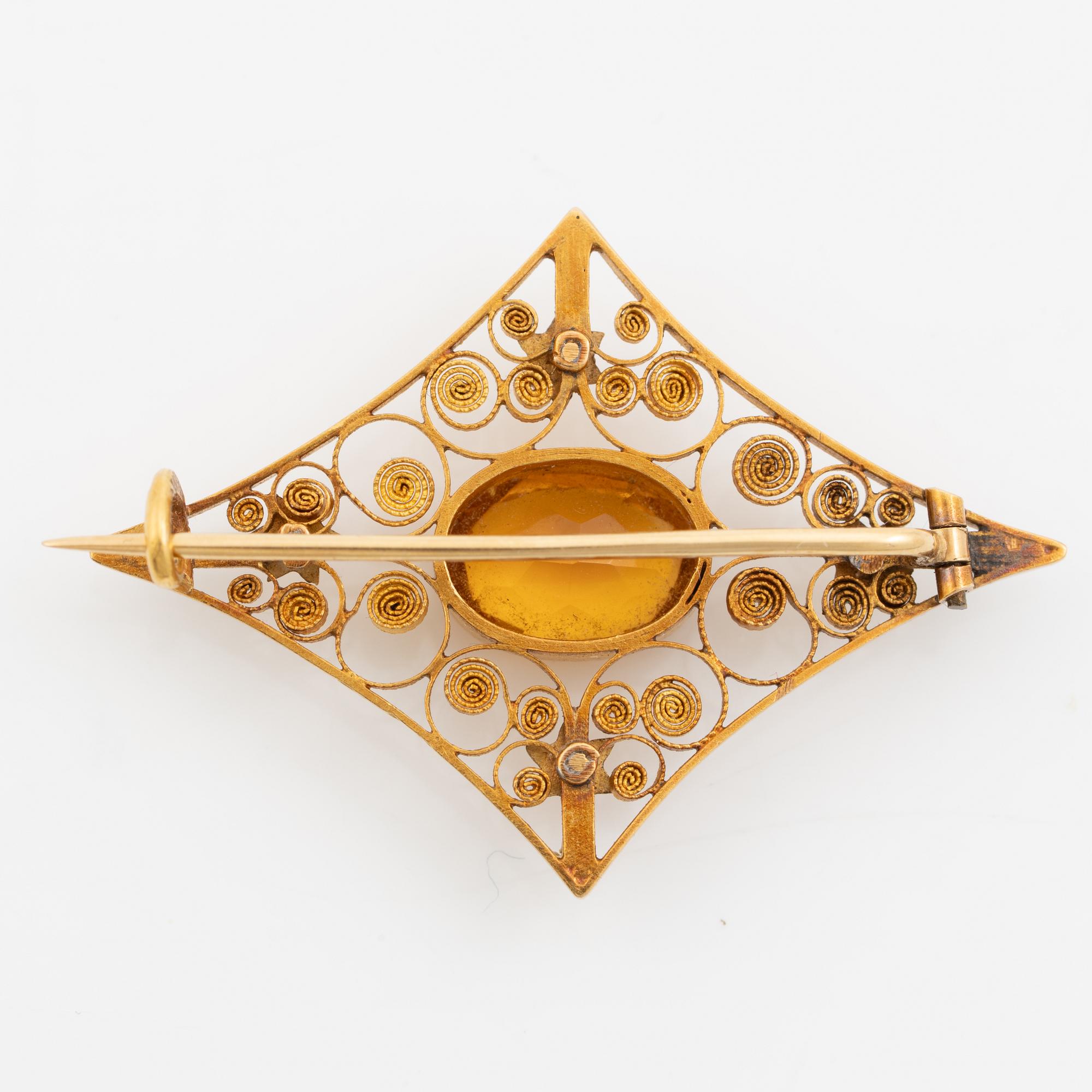 Brooch, 18K gold, filigree work with citrine.
