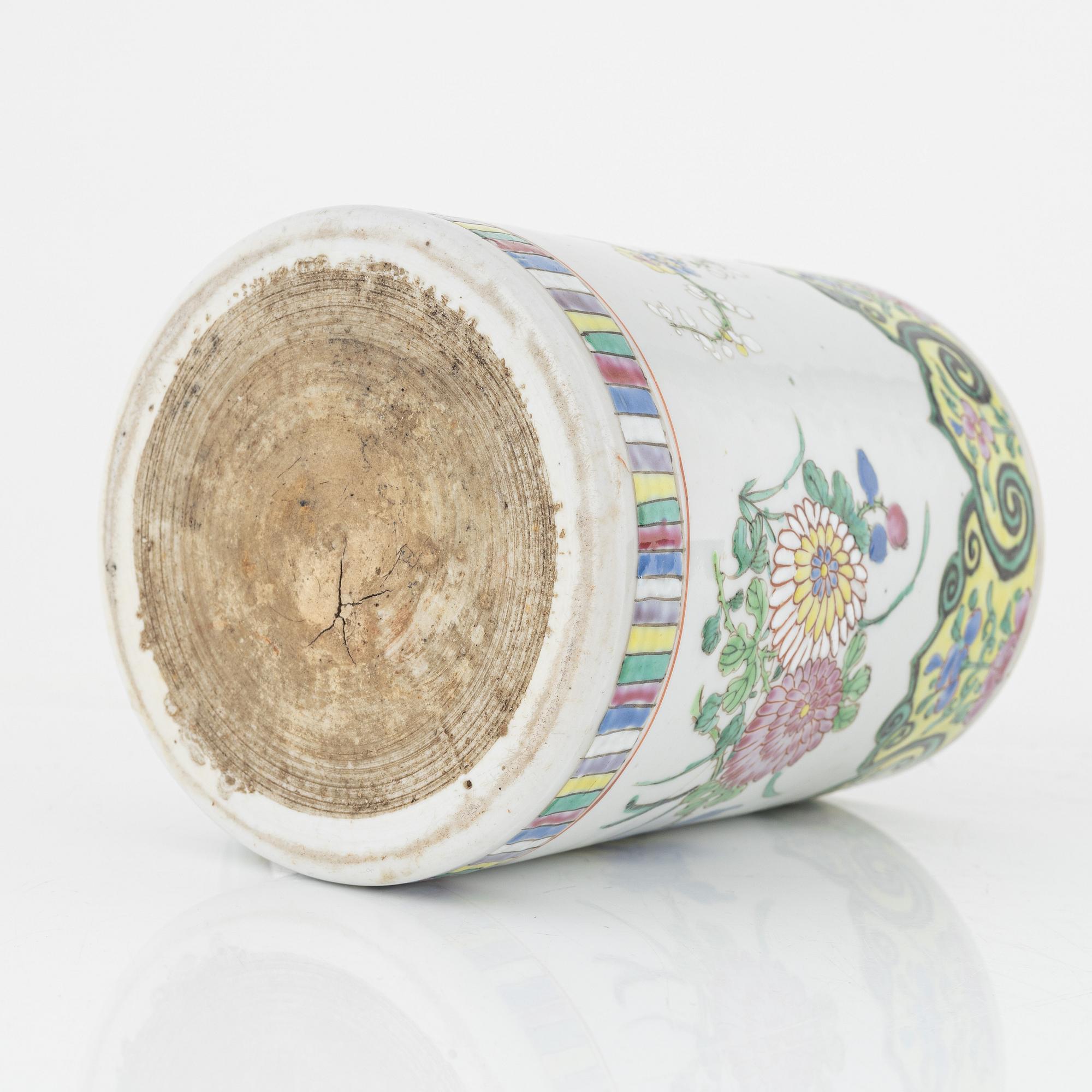 A Chinese tankard, a bowl and a four tiered food container, Qing dynasty, 18th/19th Century.