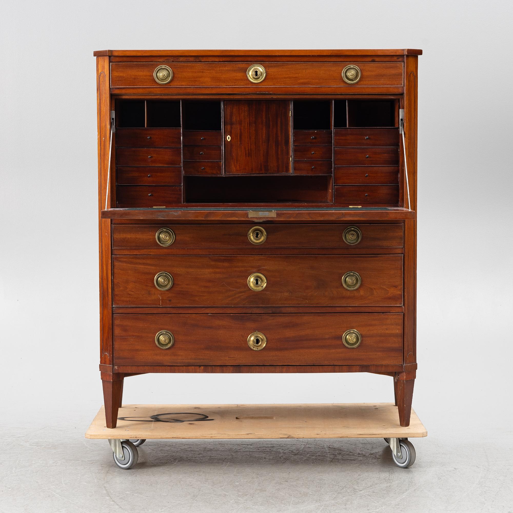 A late Gustavian chiffonier, circa 1800.
