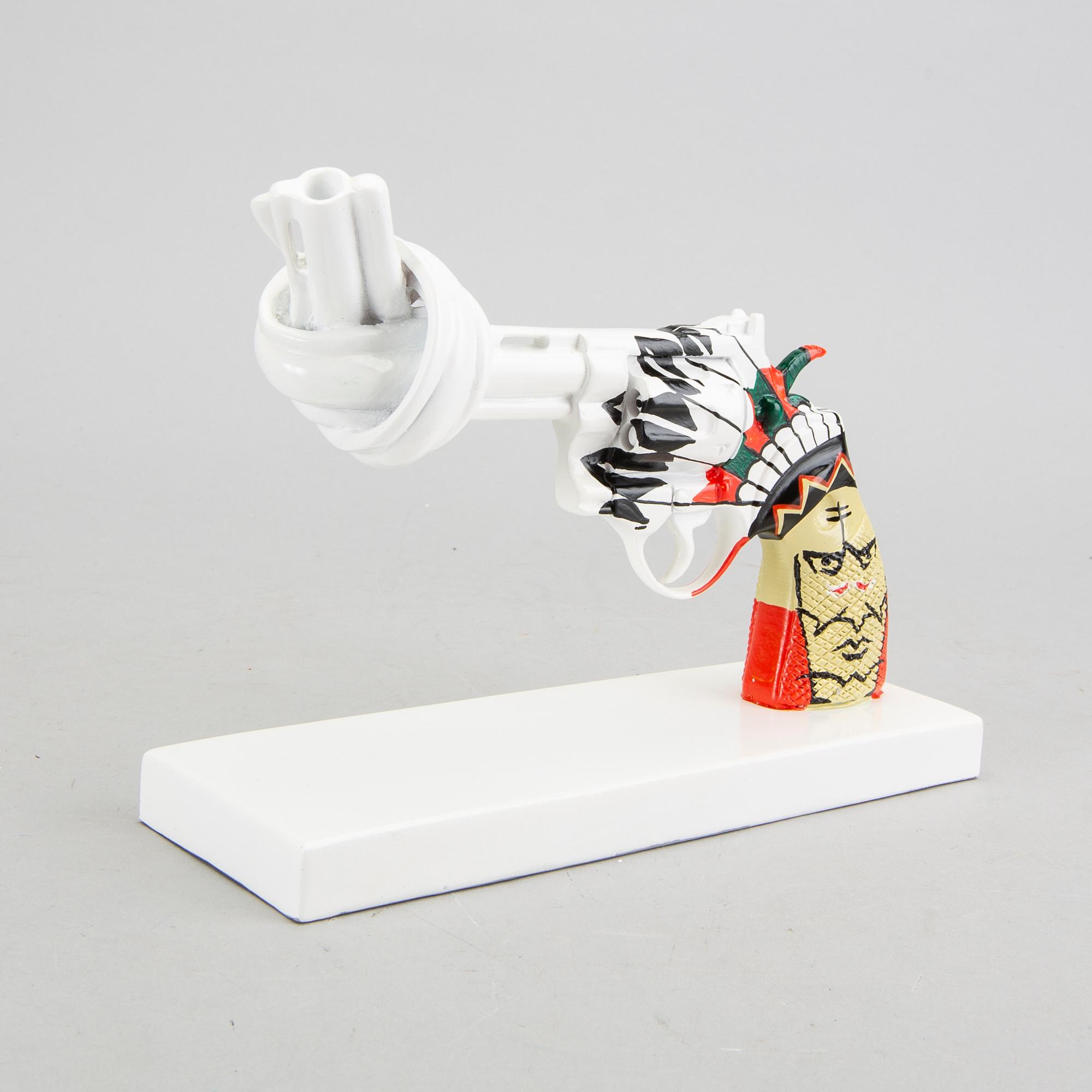 Carl Fredrik Reuterswärd, Non-Violence Project Foundation skulptur 2017.