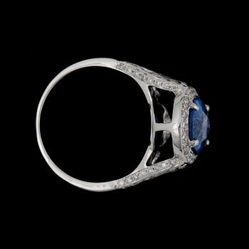 A 4.32 cts sapphire and diamond ring. Total carat weight of diamonds 0.99 ct.