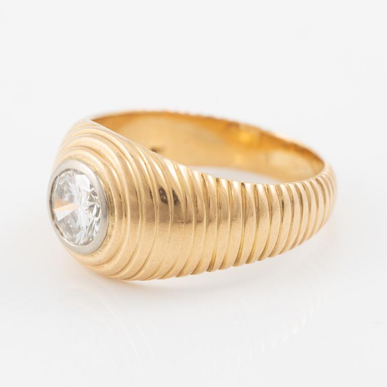 Ring, 18K gold with a round brilliant-cut diamond.