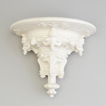 KONSOLER, tre st (2+1), parian, Gustafsberg 1899.