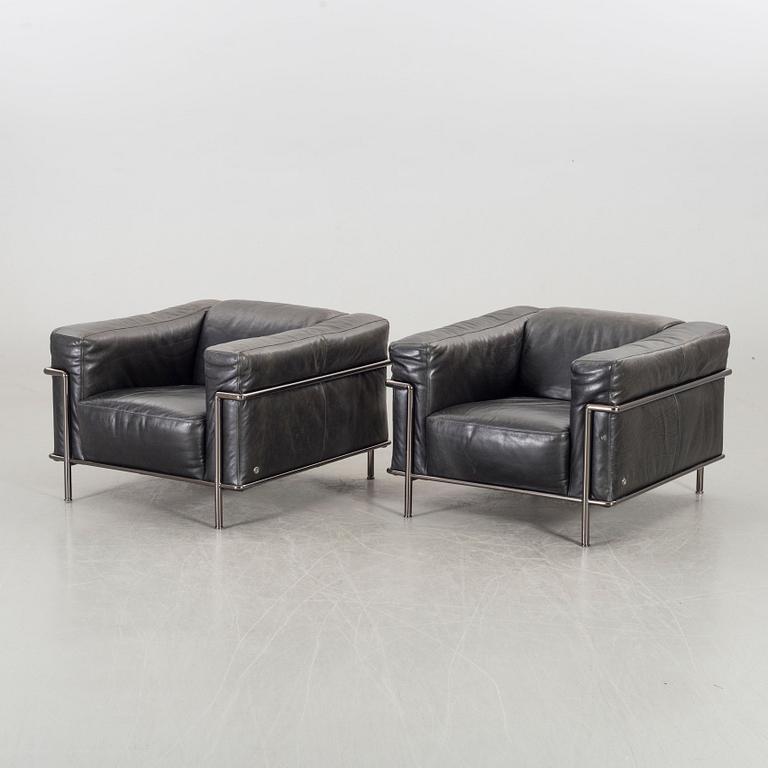 A PAIR OF NATUZZI LEATHER ARMCHAIRS, end of 20th century.