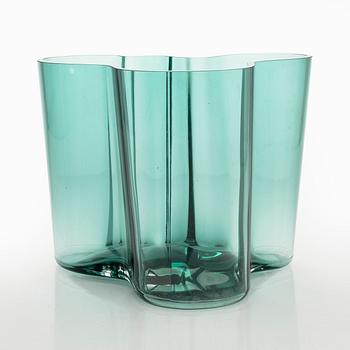 Alvar Aalto, a '3030' vase, signed Alvar Aalto.