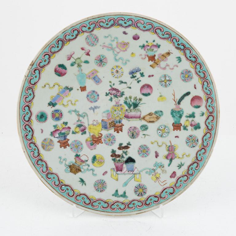 A Chinese famille rose dish, Qing dynasty, 19th century.