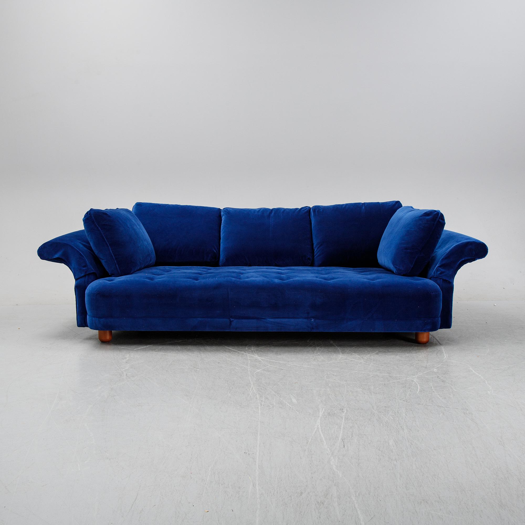 Josef Frank, a 'Liljevalchs' sofa, Svenskt Tenn, Sweden, recent production.