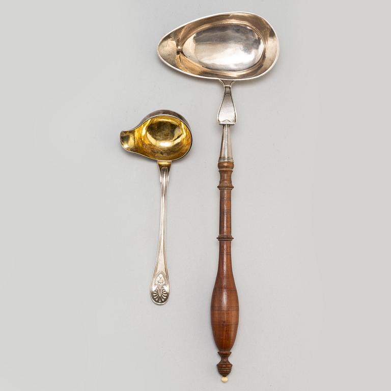 A silver soupspoon and silver saucespoon, among others N.L. Kjellberg, Kalmar 1815.