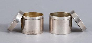 TOILETTEDOSOR, ett par, silver,  Stephan Halling, Örebro 1775. Tot ca 91 gram.