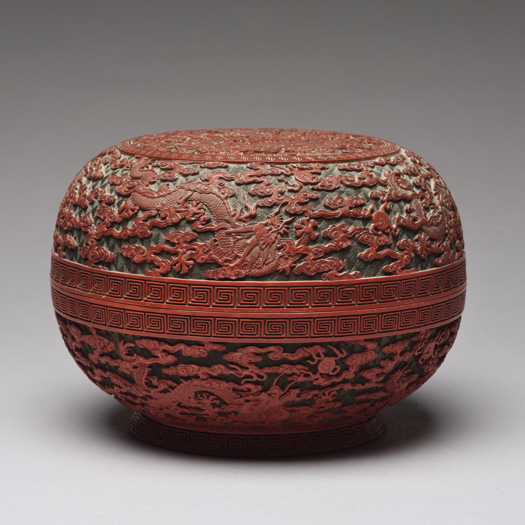 A box with cover, presumably Qing dynasty (1664-1912) with Qianlong mark.