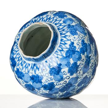 A blue and white jar, Ming dynasty, Wanli (1572-1620).