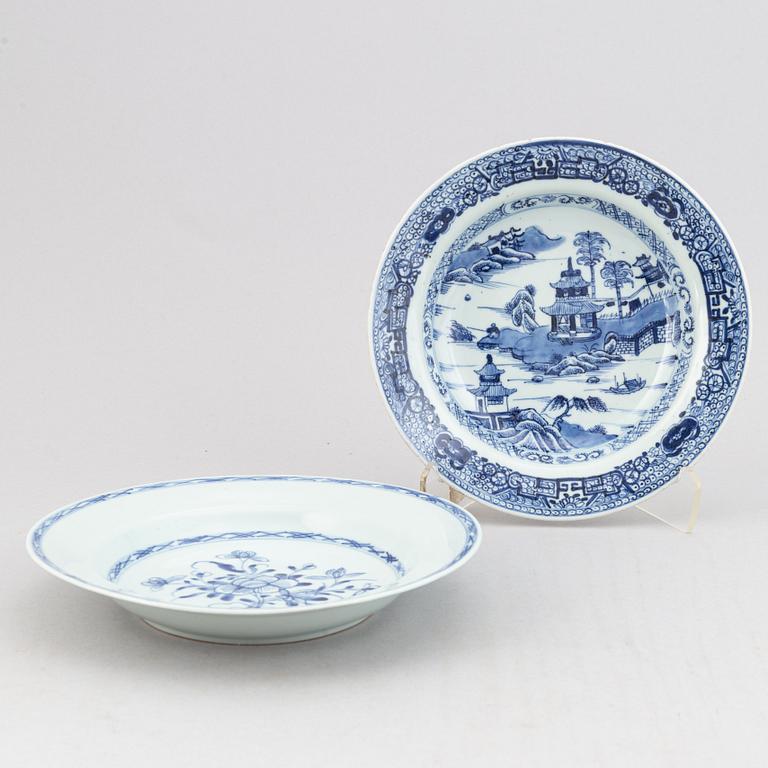 A group of 16 blue and white dishes, Qing dynasty, 18th-19th century.