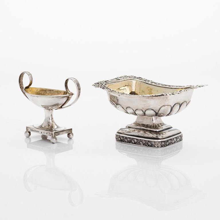 Saltkar, 2 st, silver, S:t Petersburg 1824 och Stockholm 1898.