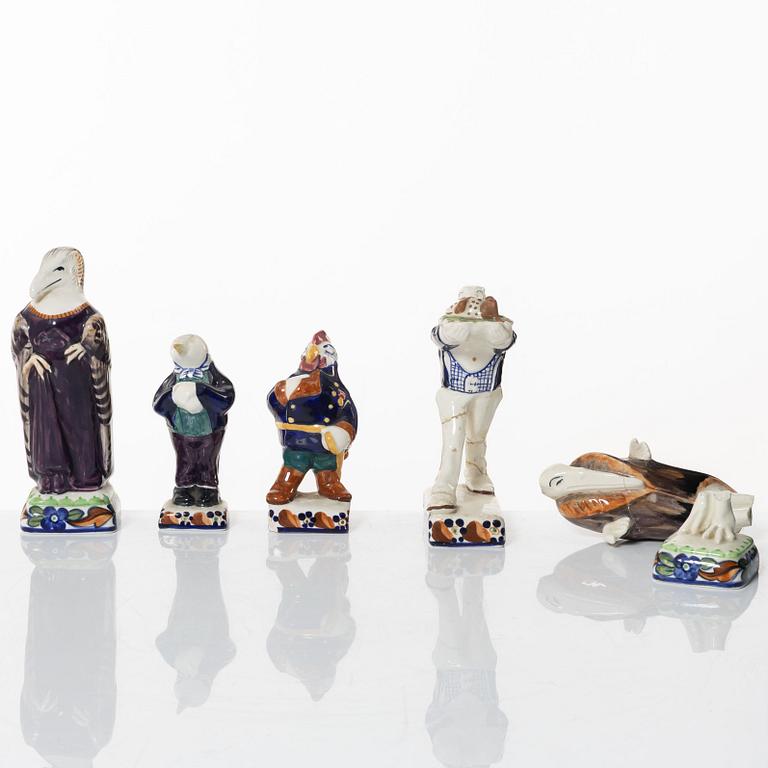 Kai Nielsen, figuriner, 3 st, fajans, ur "Aftonsällskapet", Aluminia, Danmark, 1900-talets början.