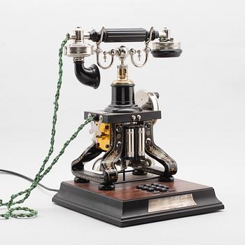 BORDSTELEFON, jubileumsmodell efter "Taxen", LM Ericsson, 1900-talets senare del.