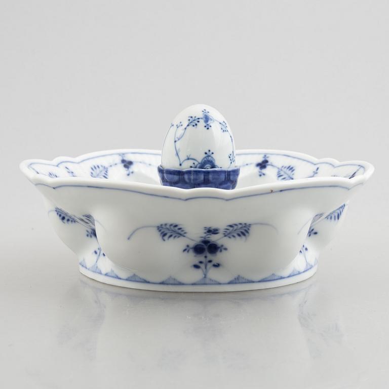 A "Blue fluted" / "Musselmalet riflet" porcelain egg stand, Royal Copenhagen, model 119, 1898-1923.