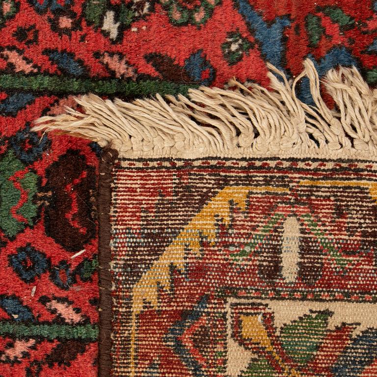 Rug, Baktiari, 305 x 220 cm.