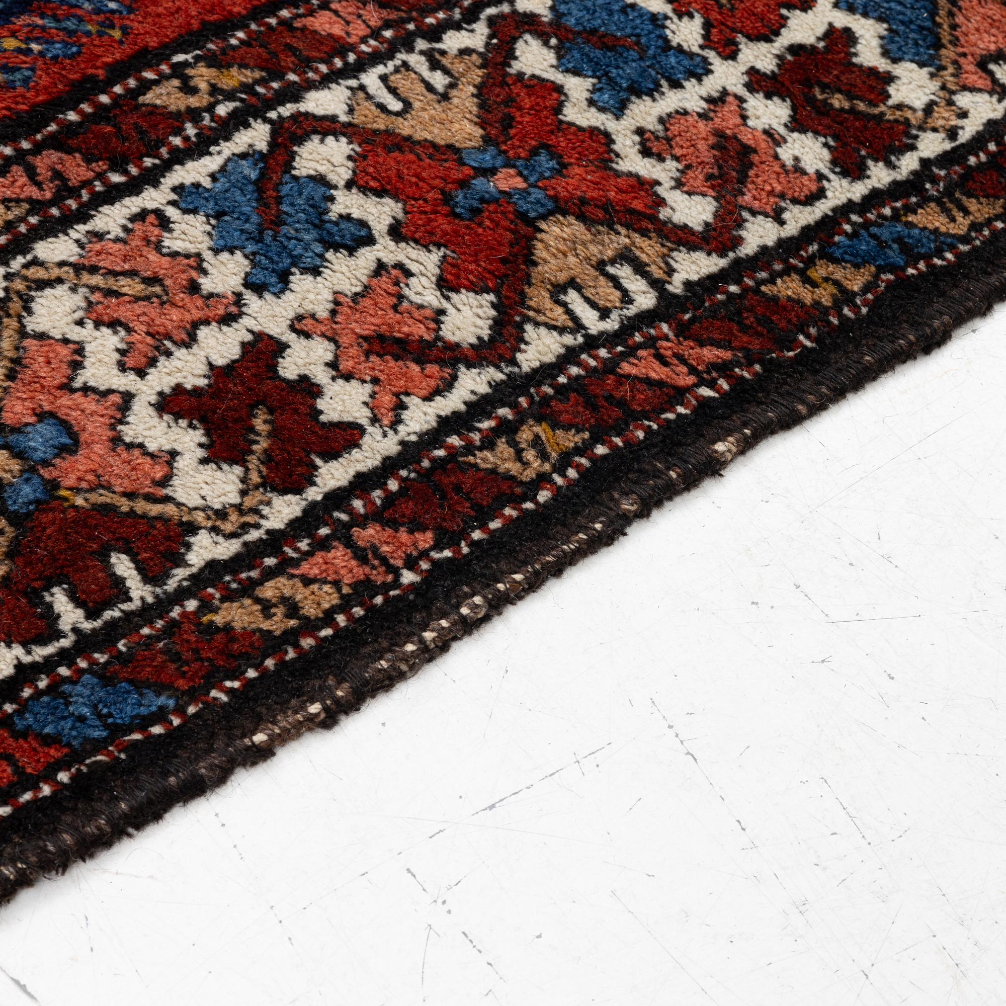 Matta, Meshed, ca 192 x 128 cm.