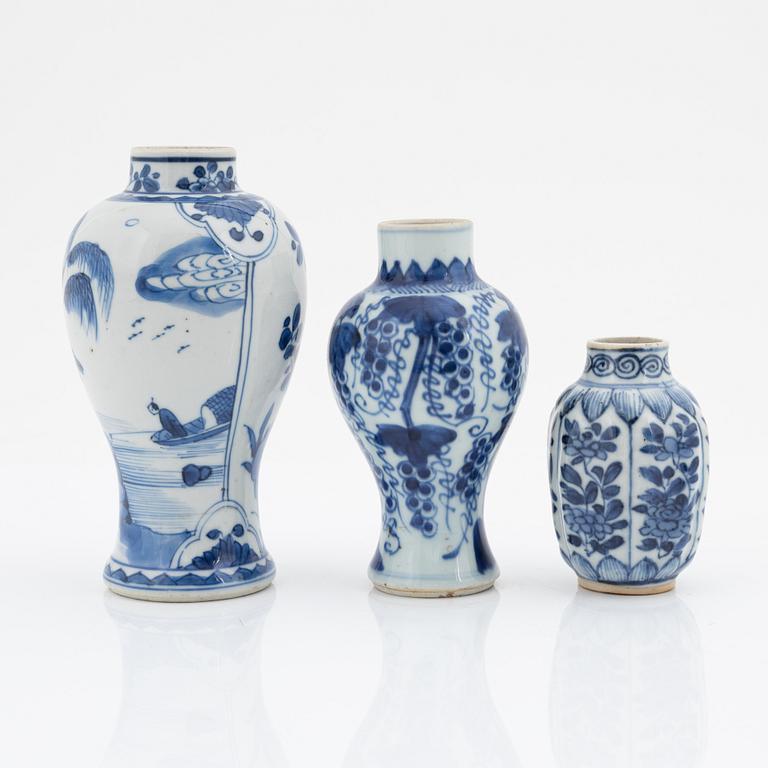 A group of three blue and white vases, Qing dynasty, Kangxi (1662-1722).