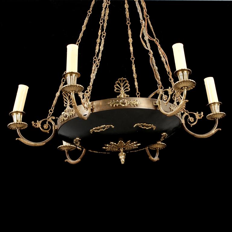 TAKAMPEL, empirestil, 1900-talets första hälft. Höjd ca 70 cm.